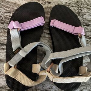 Teva Original Universal Sandals with Purple, Gray, Tan Straps. NWOT Kids size 3